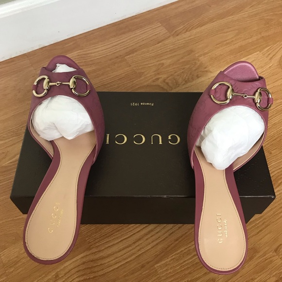 Gucci Embossed Sandals - Picture 7 of 8